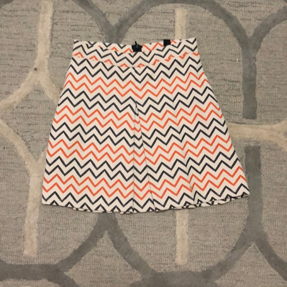 Zig zag patterned skirt